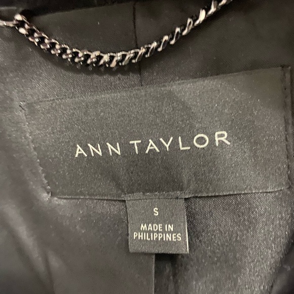 Beautiful Ann Taylor wool coat - size small and scarf. - Picture 3 of 4